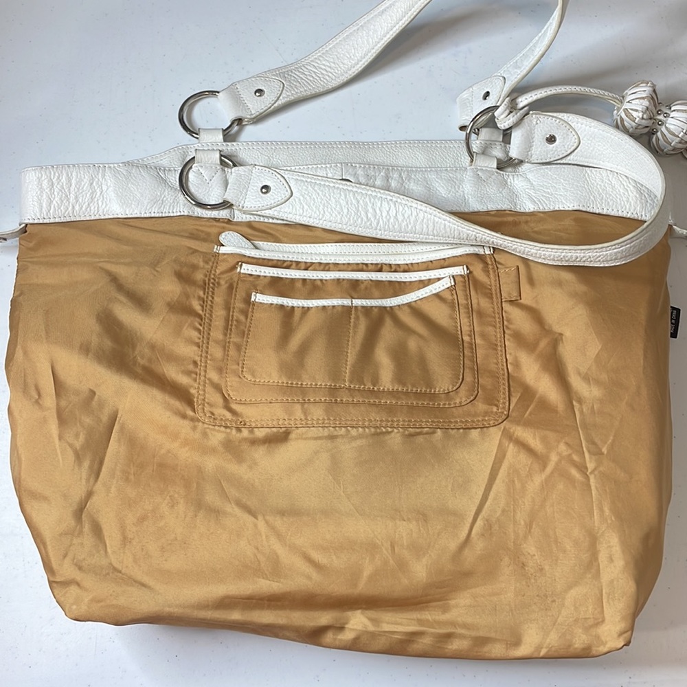 ☔️ WHITE LEATHER BOHEMIAN W/TASSLE EUC CONDITION!!! - Picture 13 of 15